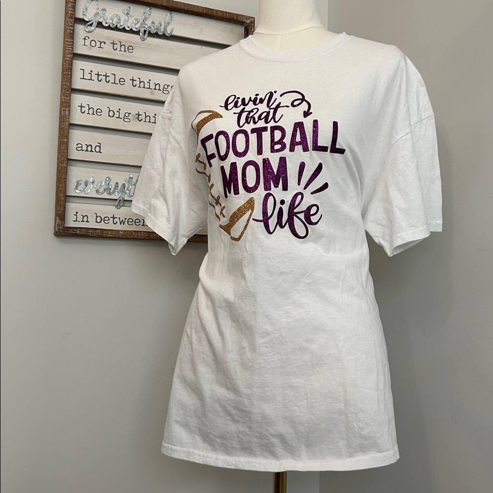 Football Mom White T-Shirt XLShort Sleeve Gildan Tag-less Tee Excellent Size XL